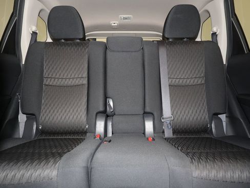 Used 2017 Nissan Rogue SV w/ SV Premium Package image 30