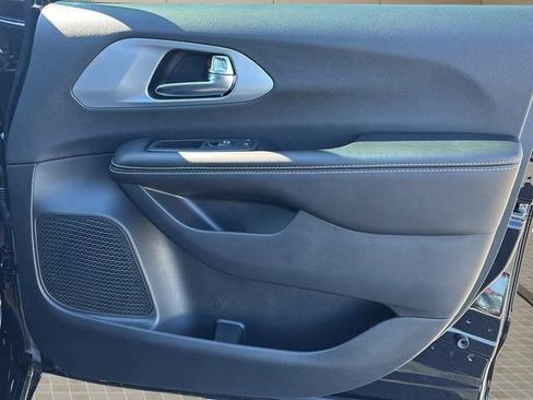 New 2026 Chrysler Pacifica Limited w/ S Appearance Package FWD image 41