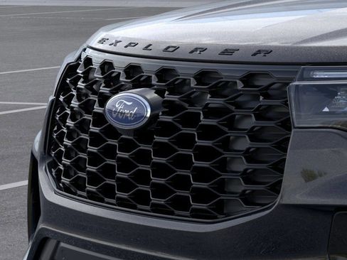 New 2026 Ford Explorer ST-Line w/ ST-Line Street Pack AWD/4WD image 18