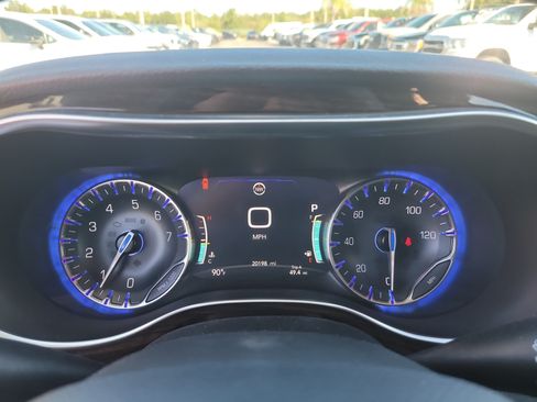 Used 2022 Chrysler Pacifica Limited FWD image 28
