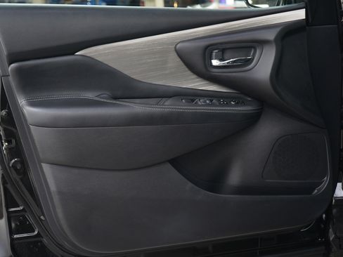 Used 2017 Nissan Murano SV image 19