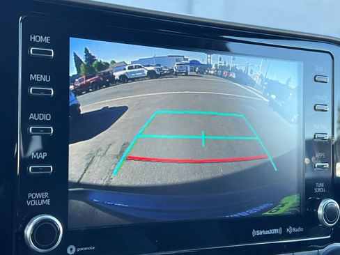 Used 2020 Toyota Highlander XLE image 17