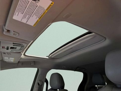 Used 2022 Toyota Sienna XLE FWD image 23