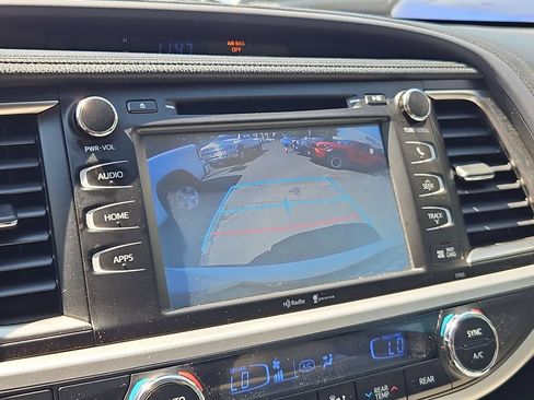 Used 2015 Toyota Highlander XLE AWD/4WD image 24