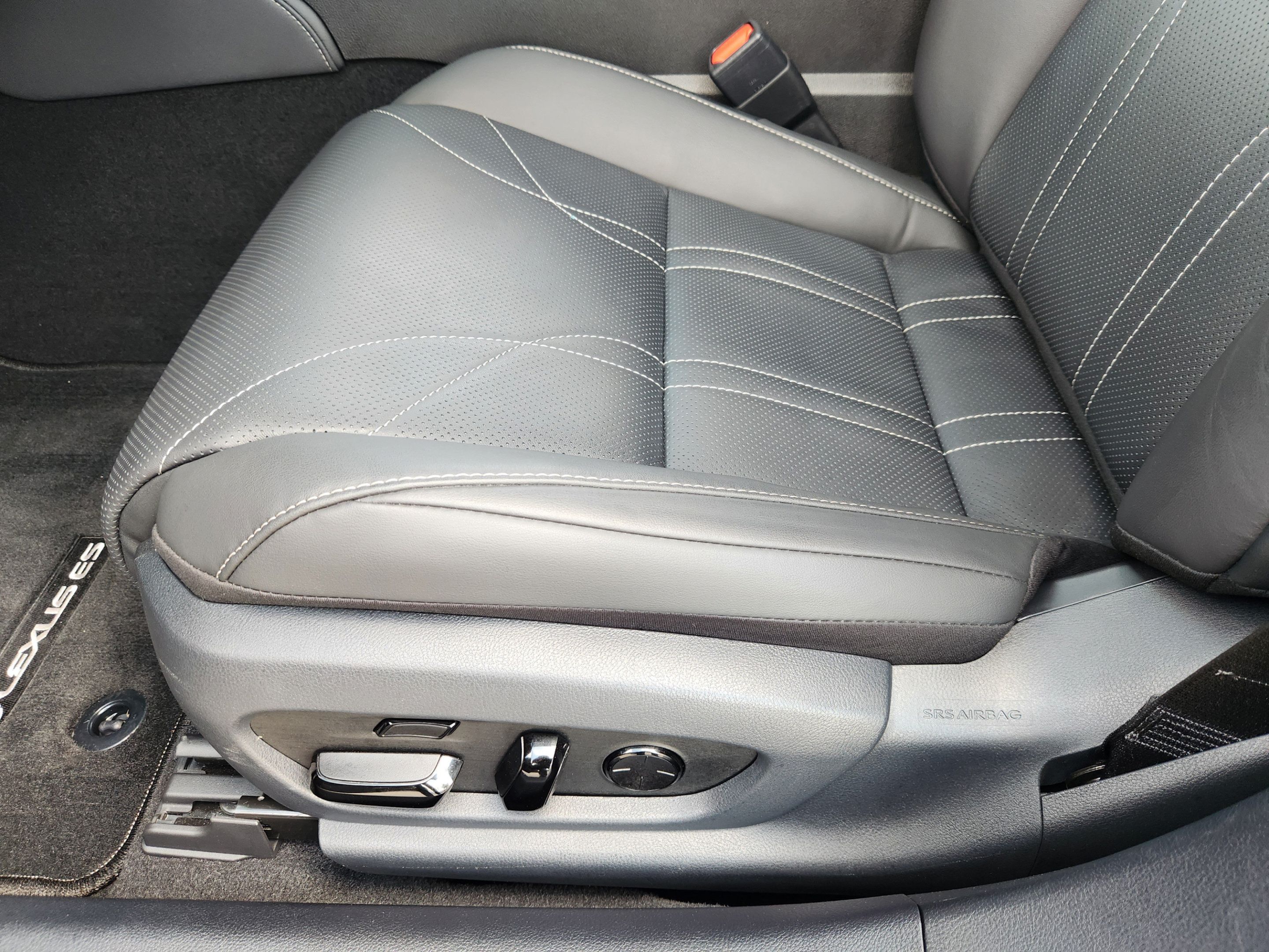 Used 2024 Lexus ES 350 Ultra Luxury w/ Accessory Package (Z2) FWD image 18