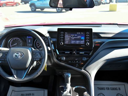 Used 2024 Toyota Camry SE image 33