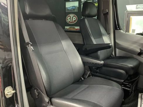Used 2014 Mercedes-Benz Sprinter 2500 image 16