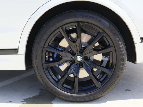 Used 2025 BMW X7 M60i image 10