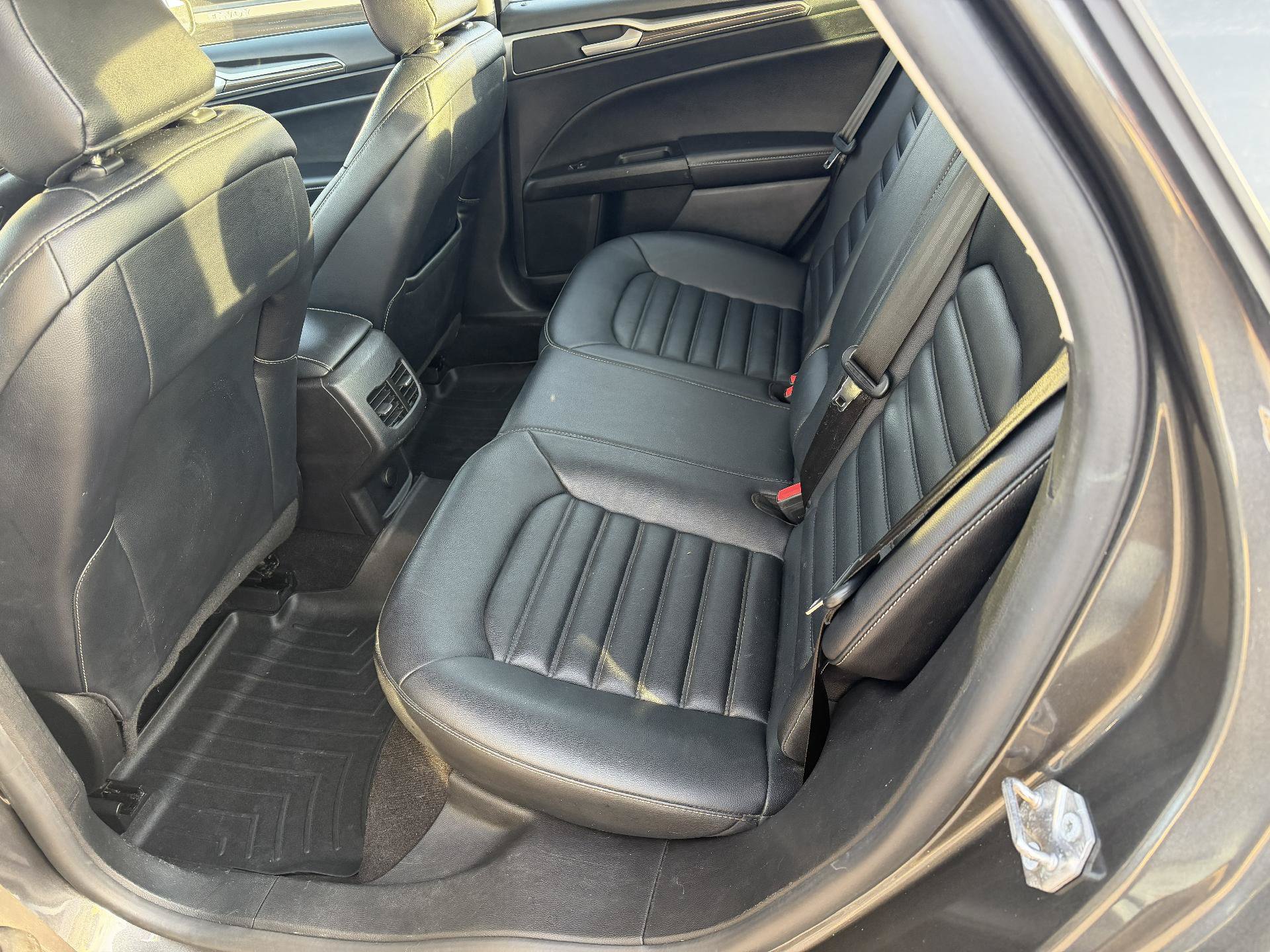 Used 2020 Ford Fusion SEL FWD image 9