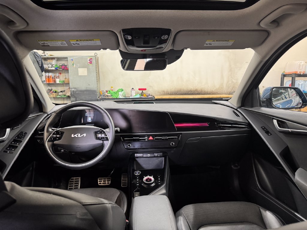Used 2023 Kia Niro SX Touring FWD image 18
