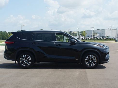 Used 2022 Toyota Highlander XLE image 21