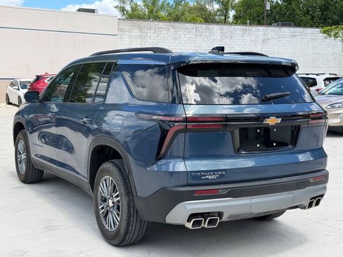 Used 2025 Chevrolet Traverse LT w/ Enhanced Driving Package FWD image 7