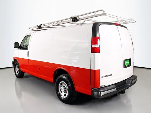 Used 2018 Chevrolet Express 3500 w/ Driver Convenience Package RWD image 7
