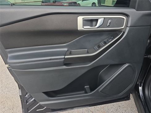 Used 2020 Ford Explorer XLT w/ Comfort Package image 19
