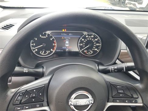 Used 2024 Nissan Altima 2.5 SV image 4