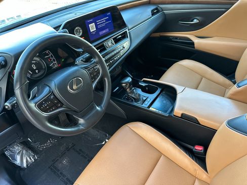 Used 2025 Lexus ES 300h w/ Premium Package image 10
