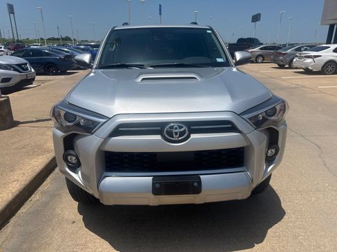 Used 2024 Toyota 4Runner TRD Off-Road Premium AWD/4WD image 2
