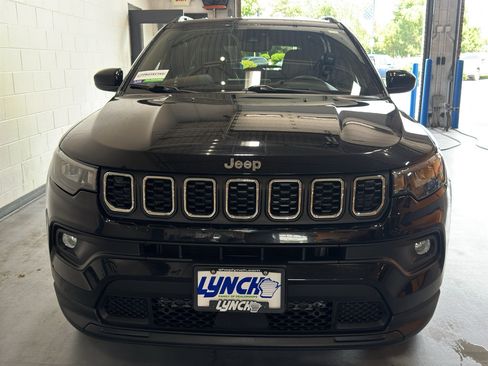 Used 2024 Jeep Compass Latitude AWD/4WD image 8