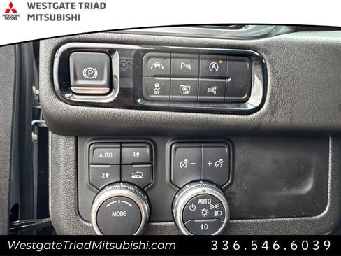 Used 2025 GMC Yukon Denali AWD/4WD image 21
