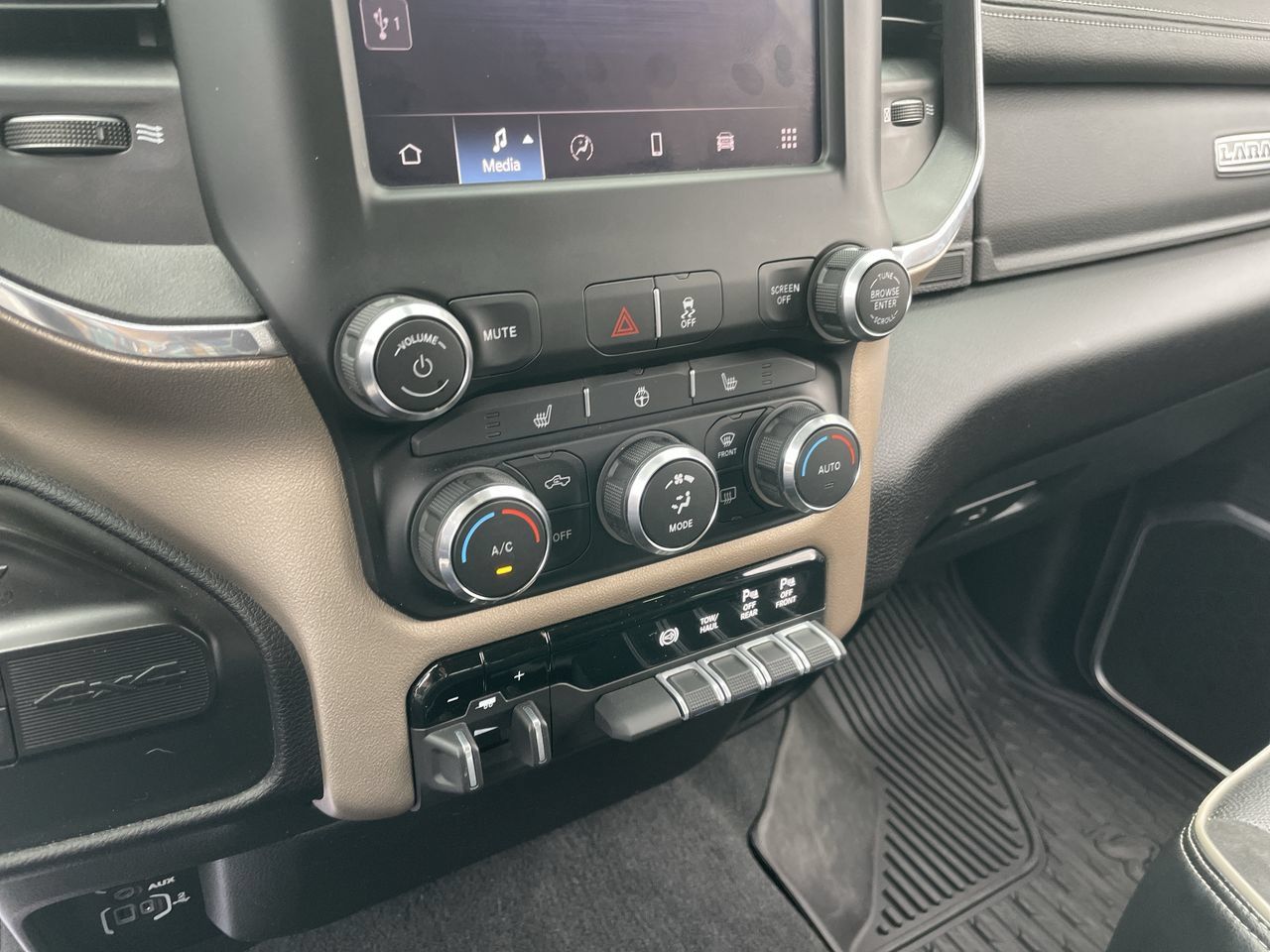 Used 2022 RAM 2500 Laramie AWD/4WD image 18