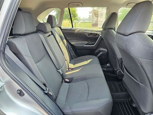 Used 2022 Toyota RAV4 LE AWD/4WD image 12
