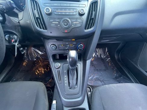 Used 2015 Ford Focus SE FWD image 11