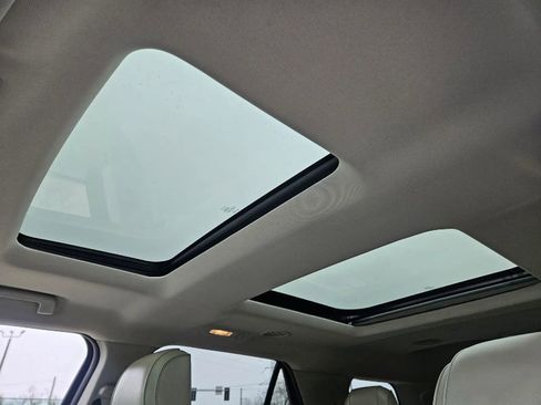 Used 2016 Ford Explorer Platinum image 11