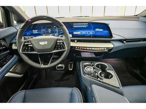 New 2026 Cadillac Optiq Luxury 2 image 15