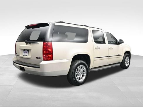 Used 2011 GMC Yukon XL SLT w/ SLT-2 Equipment Package AWD/4WD image 5