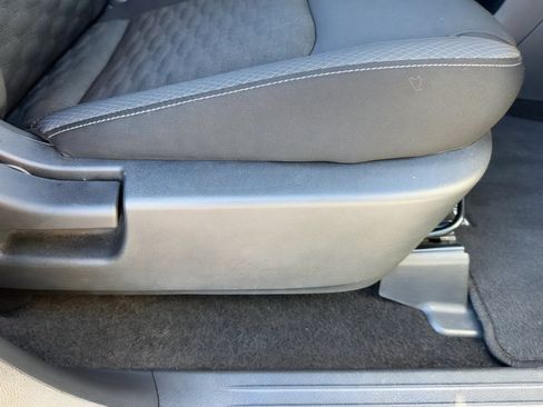 Used 2024 Nissan Pathfinder S image 33