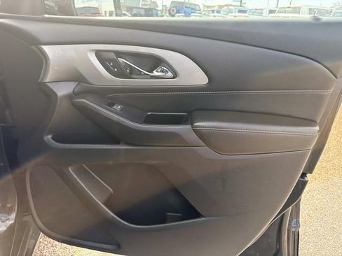 Used 2019 Chevrolet Traverse LT w/ LPO, Cargo Package FWD image 17
