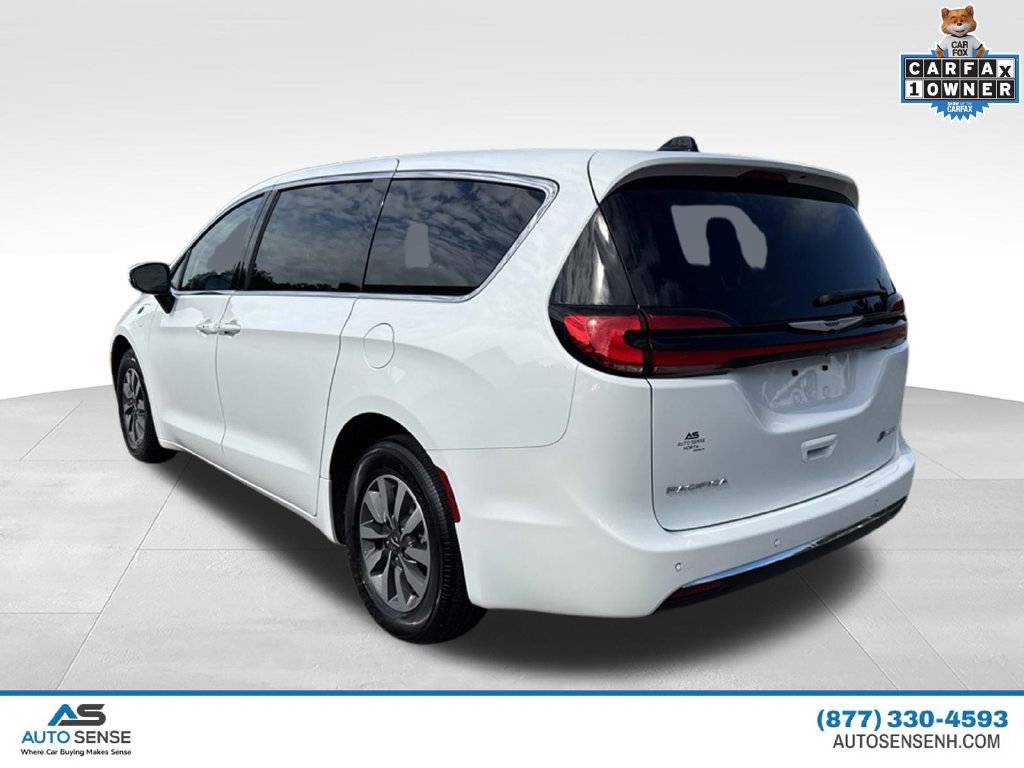 Used 2023 Chrysler Pacifica Touring-L FWD image 3