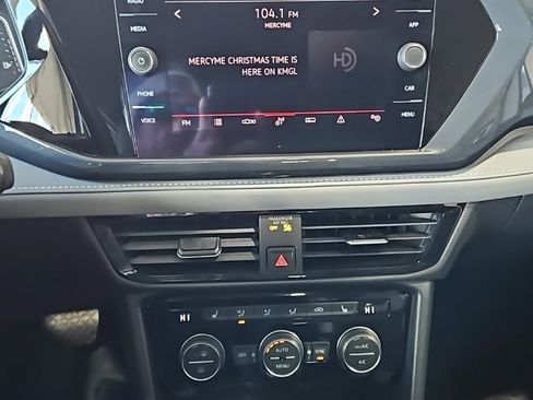 Used 2022 Volkswagen Taos SEL image 30