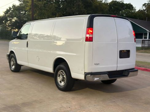 Used 2017 Chevrolet Express 2500 image 7