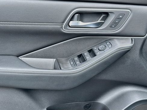 New 2026 Nissan Rogue Platinum AWD/4WD image 16