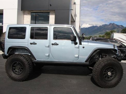 Used 2012 Jeep Wrangler Unlimited Rubicon w/ Dual Top Group AWD/4WD image 8
