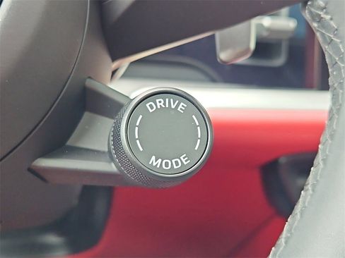 Used 2025 Porsche Cayenne image 19