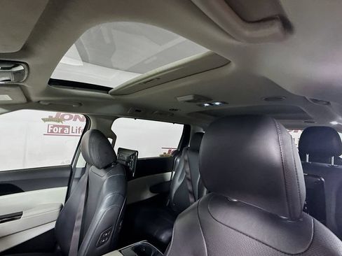 Used 2024 Kia Carnival SX Prestige FWD image 11