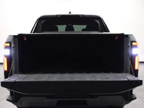 Used 2024 GMC Sierra EV Denali AWD/4WD image 14