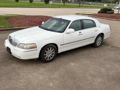 Used 2011 Lincoln Town Car Signature Limited
