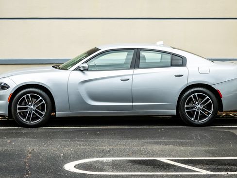 Used 2019 Dodge Charger SXT AWD/4WD image 4