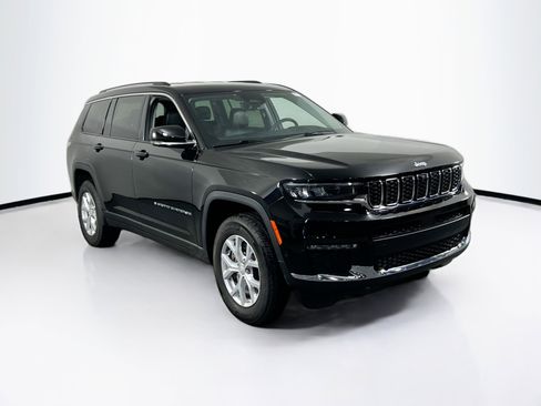 Used 2023 Jeep Grand Cherokee L Limited w/ Luxury Tech Group II image 3