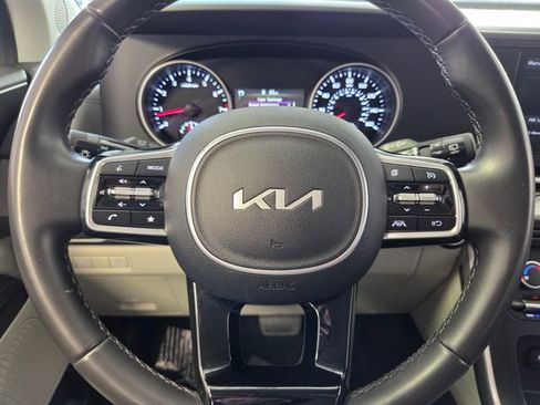 Used 2024 Kia Carnival LX FWD image 34