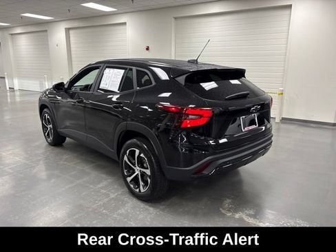 Used 2024 Chevrolet Trax RS w/ Driver Confidence Package FWD image 5