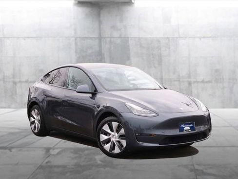 Used 2021 Tesla Model Y Long Range image 2
