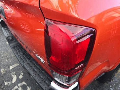 Used 2018 Toyota Tacoma SR5 image 6