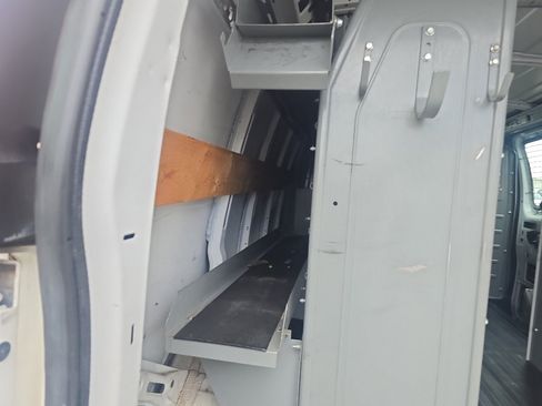 Used 2015 Chevrolet Express 2500 RWD image 15