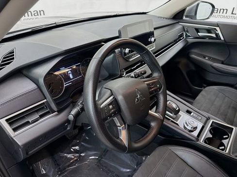 Used 2024 Mitsubishi Outlander SE Black Edition image 9