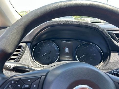 Used 2017 Nissan Rogue S AWD/4WD image 6