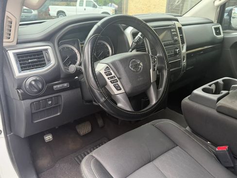 Used 2017 Nissan Titan SV RWD image 22